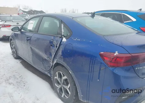 2021 Kia Forte Lxs z USA, uszkodzony, nr VIN 3KPF24AD5ME377191